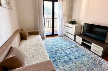 Квартира с прямым панорамным видом на море в новом доме в Будве 61 м²